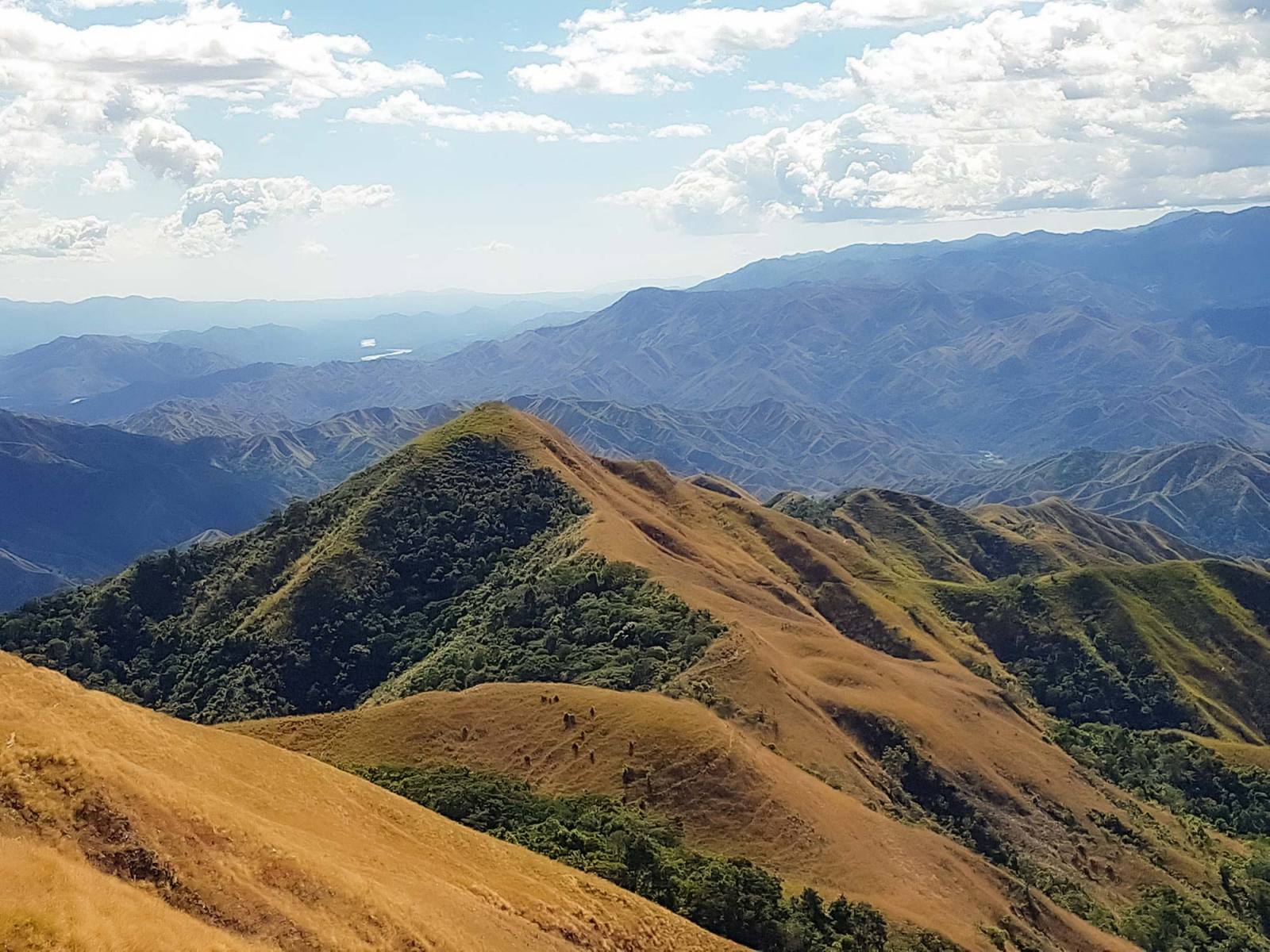 Tsaratanana et le Sommet du Maromokotro : Une Aventure au Toit de Madagascar