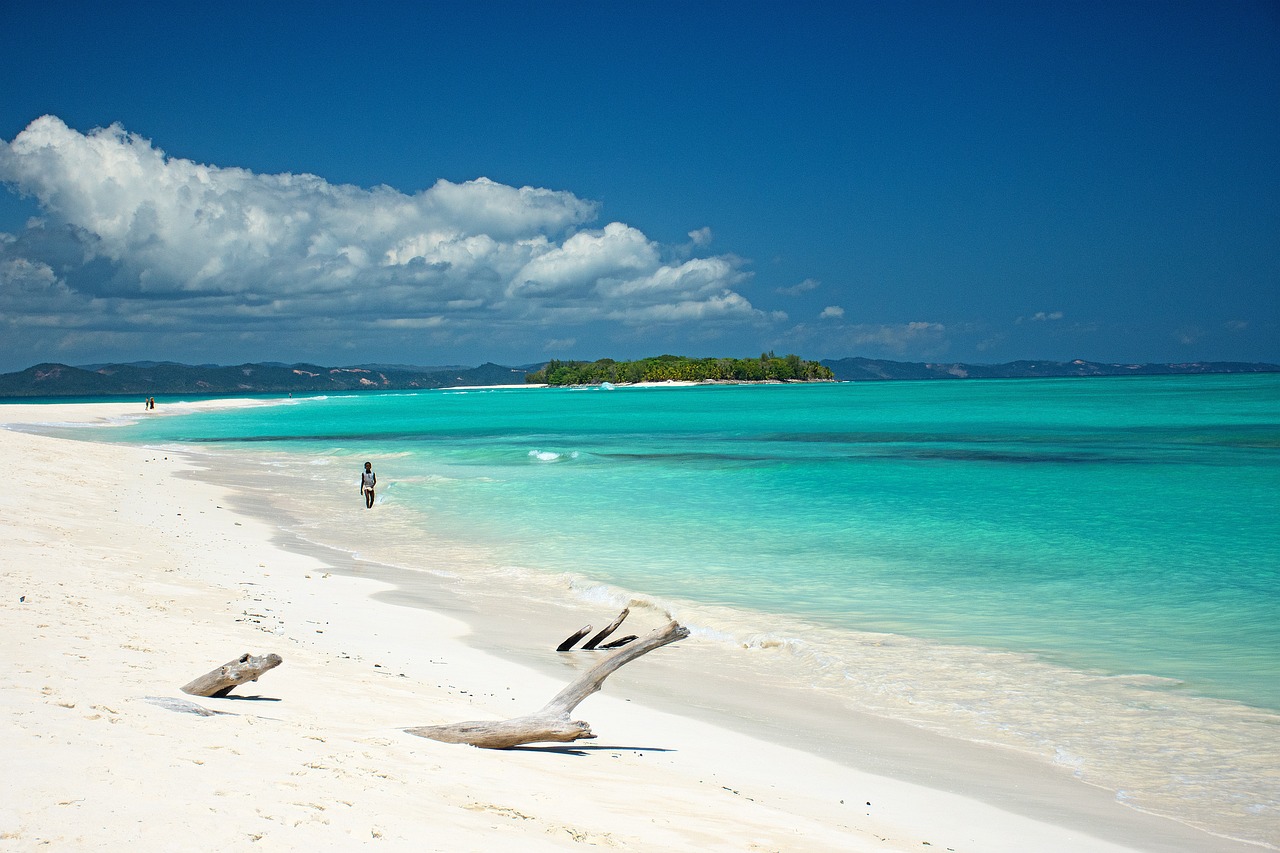 L'Île Sainte-Marie : Un Trésor Caché au Large de Madagascar