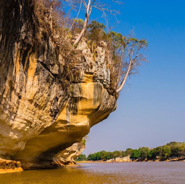 Le Fleuve Manambolo : Un joyau naturel et historique